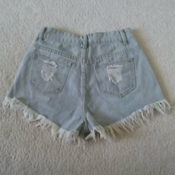 Button fly freyed denim shorts - Picture 2 of 3